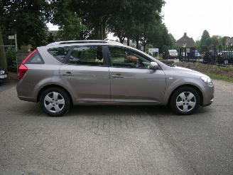 Kia Cee d 1.6 CRDI X-TRA 85 KW MET OA CLIMATRONIC ENZ PRIJS IS INCL BTW EN BPM picture 9