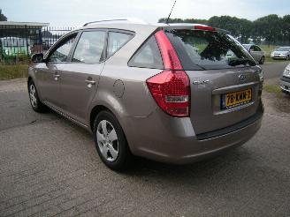 Kia Cee d 1.6 CRDI X-TRA 85 KW MET OA CLIMATRONIC ENZ PRIJS IS INCL BTW EN BPM picture 2