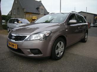 skadebil auto Kia Cee d 1.6 CRDI X-TRA 85 KW MET OA CLIMATRONIC ENZ PRIJS IS INCL BTW EN BPM 2010/2