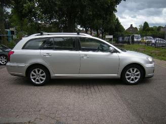 Toyota Avensis 2.0 16_V D-4D-F (ADT250; SB1ED) LUNA MET OA CLIMA, ENZ picture 10