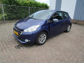 Auto incidentate Peugeot 208 1.2 VTI Navi Airco 131.000 KM 2012/7