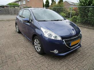 Peugeot 208 Navi Airco Radio/CD 131.000 KM picture 3