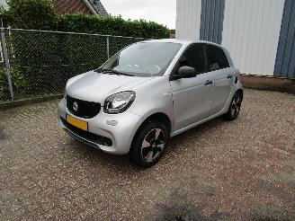 Vaurioauto  passenger cars Smart Forfour 1.0 Automaat Clima 2018/6