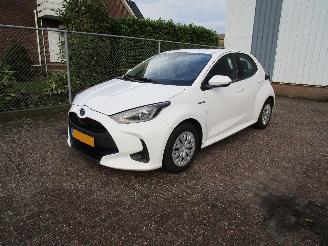 skadebil auto Toyota Yaris 1.5 Hybride Navi Camera 2021/1