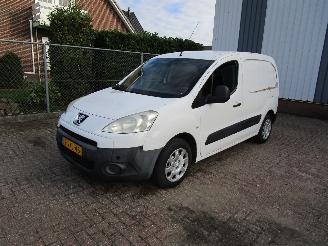 Schade bestelwagen Peugeot Partner 1.6 HDI Airco Radio/CD 2012/8