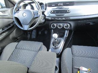 Alfa Romeo Giulietta 1.6 JTD M Clima Radio/CD 6-Bak picture 16