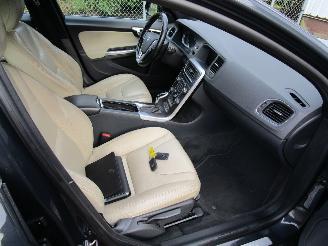 Volvo V-60 2.4 D6 AWD Schadevrij picture 6