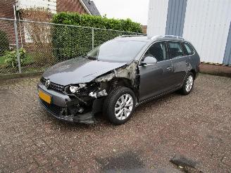 Damaged car Volkswagen Golf 1.6 TDI Navi Clima 2011/8