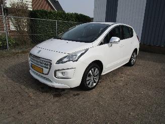 Vaurioauto  passenger cars Peugeot 3008 1.6 HDI Navi Clima 6-Bak 2016/1