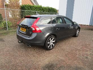 Volvo V-60 2.4 D6 AWD Schadevrij picture 4