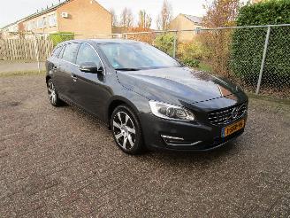 Volvo V-60 2.4 D6 AWD Schadevrij picture 3