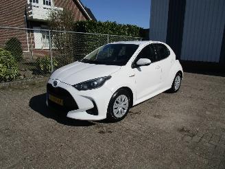 damaged passenger cars Toyota Yaris 1.5 Hybride Camera Navi Clima 2021/1