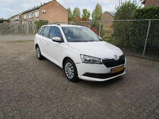 Skoda Fabia 1.0 TSI Navi Airco picture 3