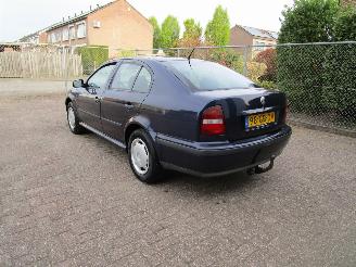 Skoda Octavia 1.6 Airco Radio/CD picture 2