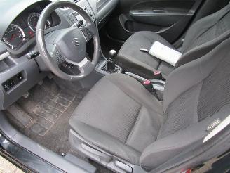 Suzuki Swift Clima Radio/CD Nw Model 5-Drs picture 13