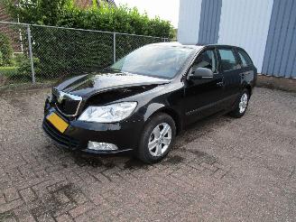 Damaged car Skoda Octavia 1.6 TDI Clima Radio/CD 6-Bak 2012/10