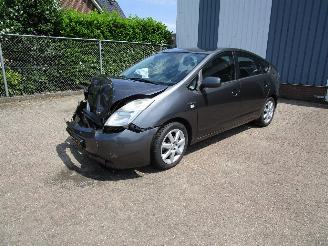Damaged car Toyota Prius 1.5 Hybride Clima 2009/2