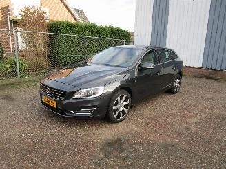 Damaged car Volvo V-60 2.4 D6 Hybride Schadevrij Nw APK 2013/9