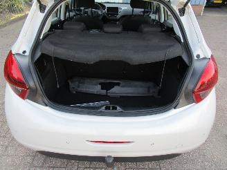 Peugeot 208 1.2 Navi Airco Parelmoer Wit 5-Drs picture 17