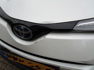 Toyota C-HR 1.8 Hybride Bi-Tone Parelmoer picture 14