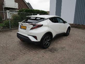 Toyota C-HR 1.8 Hybride Bi-Tone Parelmoer picture 4