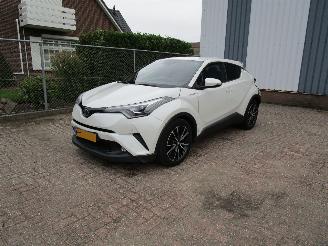 uszkodzony samochody osobowe Toyota C-HR 1.8 Hybride Bi-Tone Parelmoer 2018/2