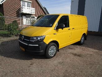 Schade bestelwagen Volkswagen Transporter 2.0 TDI Navi Airco 6-Bak 2017/9