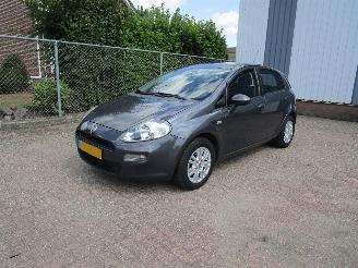 krockskadad bil auto Fiat Punto 1.2 Airco Radio/CD 2013/7
