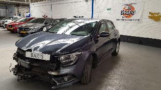 Coche accidentado Renault Mégane 1.3 TCE 115 16V 4DRS BENZ 1.332CC 85KW 116PK 2018/6