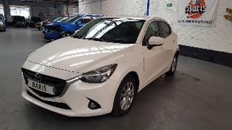 uszkodzony samochody osobowe Mazda 2 1.5 SKYACTIV-G 90   BENZ 1.496CC 66KW 90PK 2016/6
