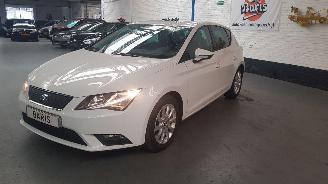 Schadeauto Seat Leon 1.0 TSI 12V  4DRS BENZ 999CC 85KW 116PK 2015/7