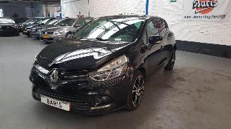 uszkodzony samochody osobowe Renault Clio 0.9 ENERGY TCE 90 12V 4DRS BENZ 898CC 66KW 90PK 2016/9