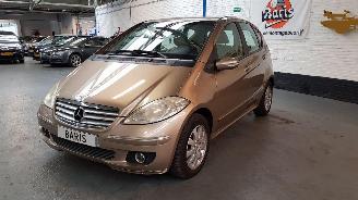 Vaurioauto  passenger cars Mercedes A-klasse 1.7 A-170 5-DRS AUT 4DRS BENZ 1.699CC 85KW 116 PK 2006/6