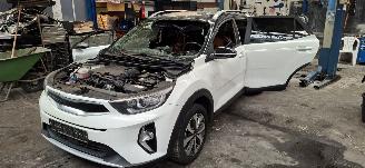 Coche siniestrado Kia Stonic 1.0 T-GDI MHEV Dynamic Plusline 2021/3