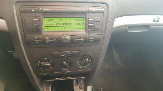 Skoda Octavia 1.6 MPI  BENZ 1.598 CC 75 KW 102 PK SEDAN picture 11