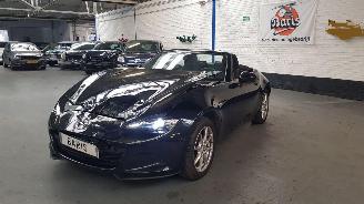 Vaurioauto  passenger cars Mazda MX-5 1.5 SKYACTIV G-131 16V CABRIO  BENZ 1.496CC 96KW 131PK 2016/6