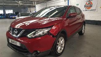 Vaurioauto  passenger cars Nissan Qashqai 1.2 DIG-T 16V SUV  BENZ 1.197CC 85KW 116PK 2014/7