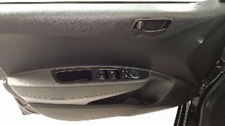 Hyundai I-10 1.0 12V  BENZ 998CC 49KW 67PK picture 8