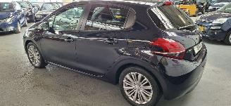 Peugeot 208 1.2 PureTech Active picture 6