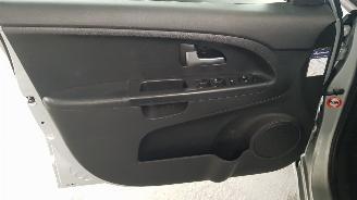 Kia Venga 1.6 CVVT 16V AUT MPV  BENZ 1.596CC 92KW 125PK picture 8