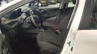 Peugeot 208 1.2 PureTech Active picture 8