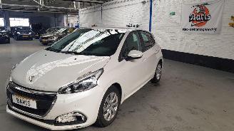 Unfallwagen Peugeot 208 1.2 PureTech Active 2017/5