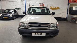 Toyota Hilux 2.5 D4-D   2WD    90 16V PICK-UP  DSL 2.494CC 65KW 88PK NAP... picture 2