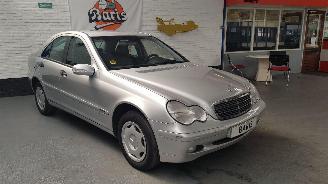  Mercedes C-klasse 1.8 C-180K 16V AUT SEDAN 4DRS BENZ 1.796CC 105KW 143PK 2003/9