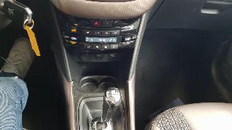Peugeot 2008 1.2 VTI 12V AUT  PURETECH MPV  BENZ 1.199CC 60KW 82PK picture 13