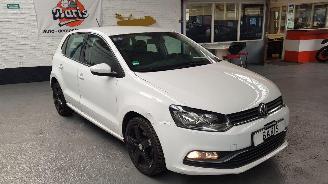 uszkodzony samochody osobowe Volkswagen Polo 1.2 TSI 16V BLUEMOTION AUT  BENZ 1.197CC 66KW 90PK 2014/9