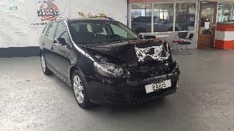 Voiture accidenté Volkswagen Golf 1.2 TSI BLUEMOTION   BENZ 1.197CC 77KW 105PK 2011/1