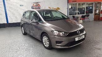 krockskadad bil auto Volkswagen Golf Sportsvan 1.2 TSI 16V  AUT  BLUEMOTION MPV  BENZ 1.197CC 81KW 110PK 2015/2
