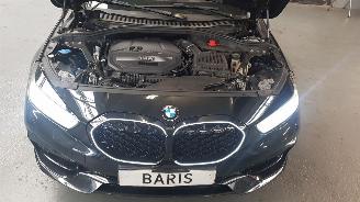 Unfallwagen BMW 1-serie 118i 1.5 TWINPOWER 12V AUT  BENZ 1.499CC 100KW 136PK 2022/6