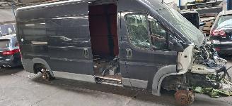 Peugeot Boxer 435 3.0 HDI L3H3 XR picture 2